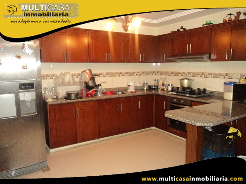Casa Comercial en Venta a Crédito Sector Narancay Cuenca-Ecuador
