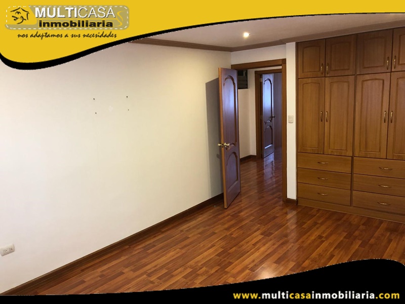Casa en Venta a Crédito en Urbanización Privada Sector Narancay Cuenca-Ecuador