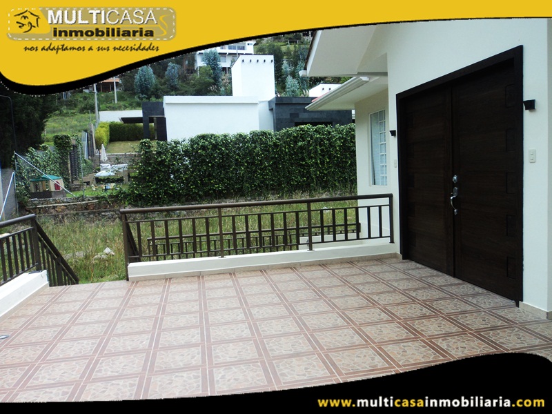 Casa en Venta a Crédito en Urbanización Privada Sector San Joaquín Cuenca-Ecuador