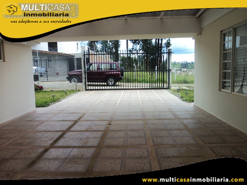 Casa en Venta a Crédito en Urbanización Privada Sector San Joaquín Cuenca-Ecuador
