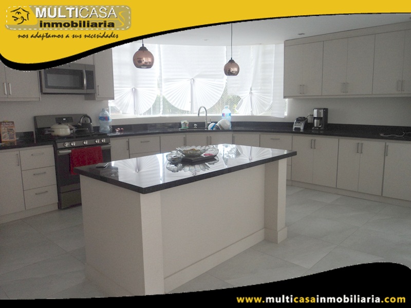 Casa en Venta a Crédito en Urbanización Privada Sector San Joaquín Cuenca-Ecuador