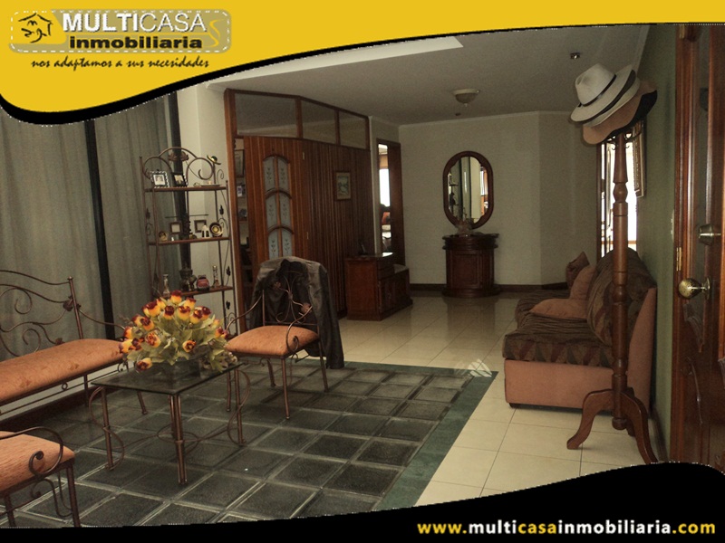 Edificio en Venta a Crédito de Tres Departamentos y Un Local Comercial Sector Héroes de Verdeloma Cuenca - Ecuador