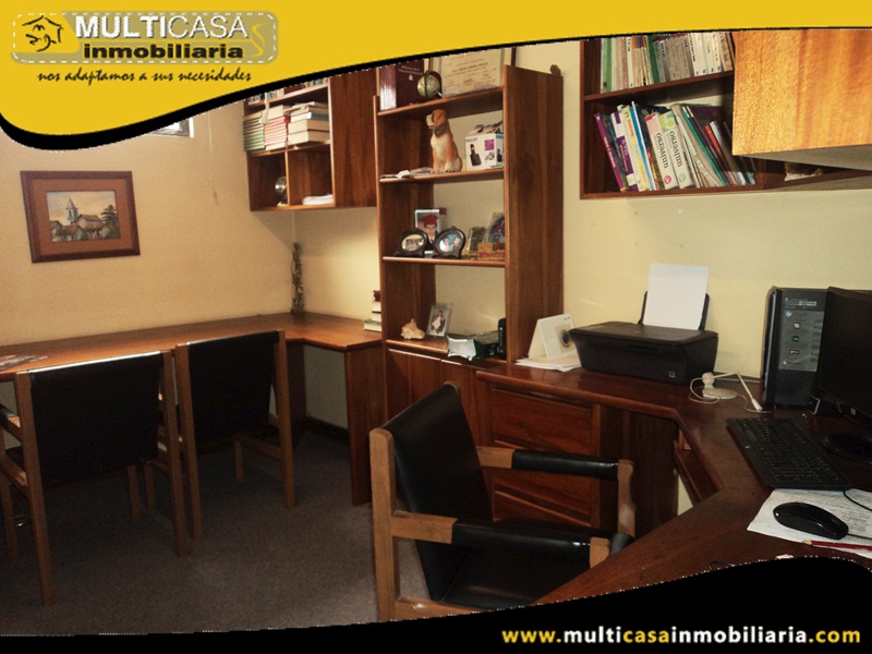 Edificio en Venta a Crédito de Tres Departamentos y Un Local Comercial Sector Héroes de Verdeloma Cuenca - Ecuador