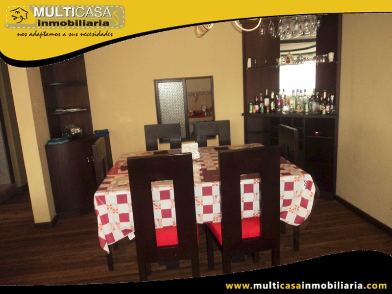 Casa en Venta a Crédito de Dos Departamentos y Dos Suites Sector Narancay Alto Cuenca - Ecuador