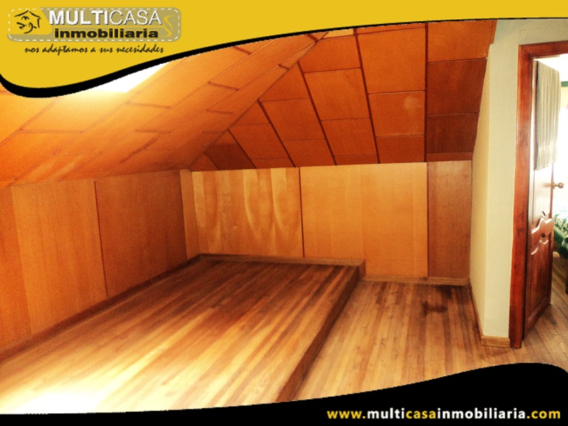 Casa en Venta a Crédito de Dos Departamentos y Dos Suites Sector Narancay Alto Cuenca - Ecuador