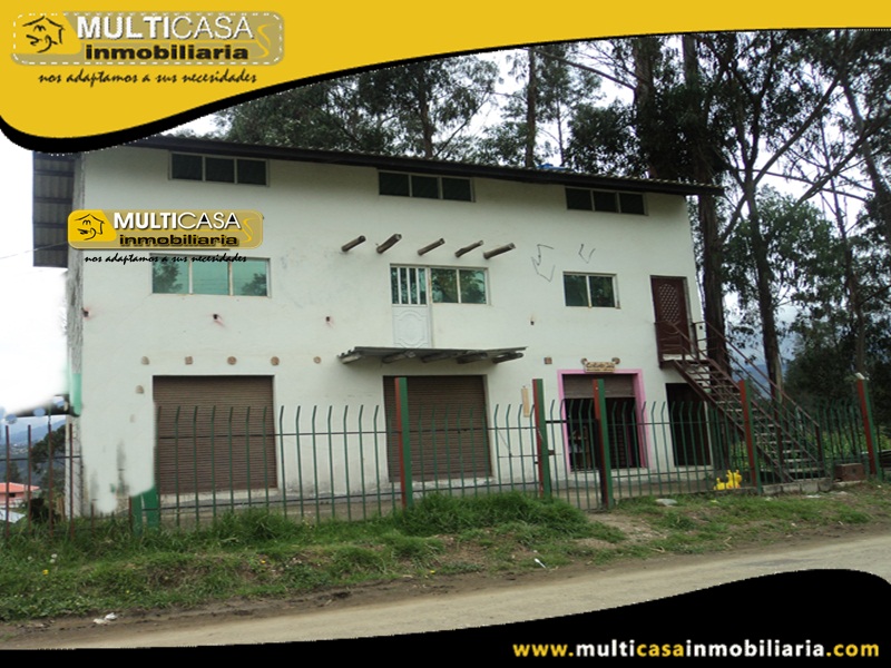 Casa por Terminar de Dos Departamentos con Tres Locales Comerciales  Sector Deleg  Solano - Ecuador