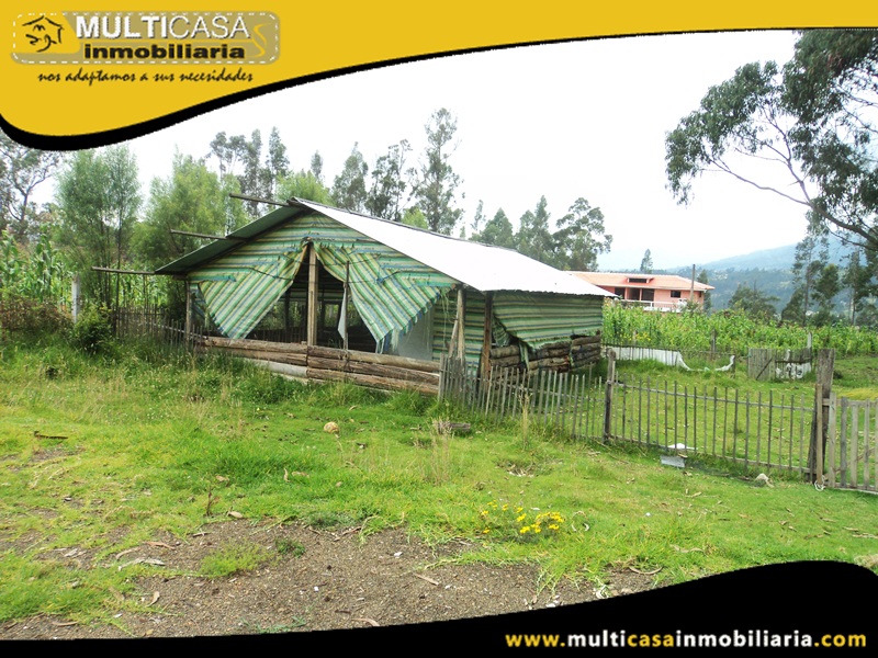 Casa por Terminar de Dos Departamentos con Tres Locales Comerciales  Sector Deleg  Solano - Ecuador