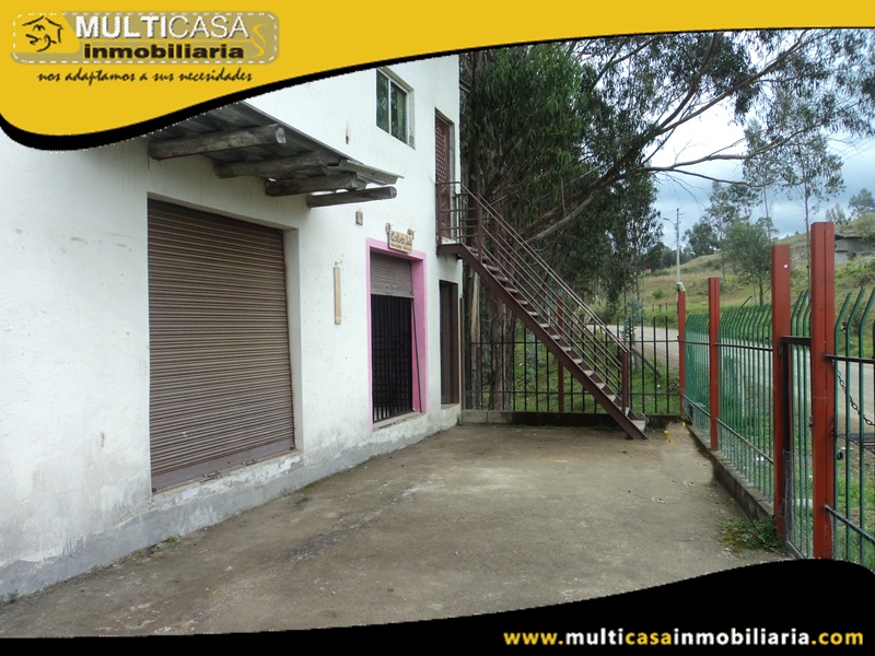 Casa por Terminar de Dos Departamentos con Tres Locales Comerciales  Sector Deleg  Solano - Ecuador