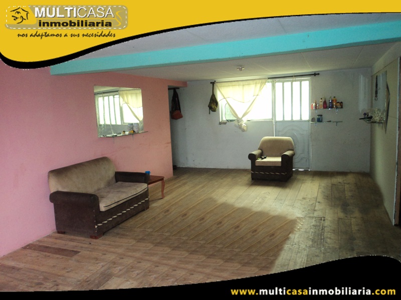 Casa por Terminar de Dos Departamentos con Tres Locales Comerciales  Sector Deleg  Solano - Ecuador