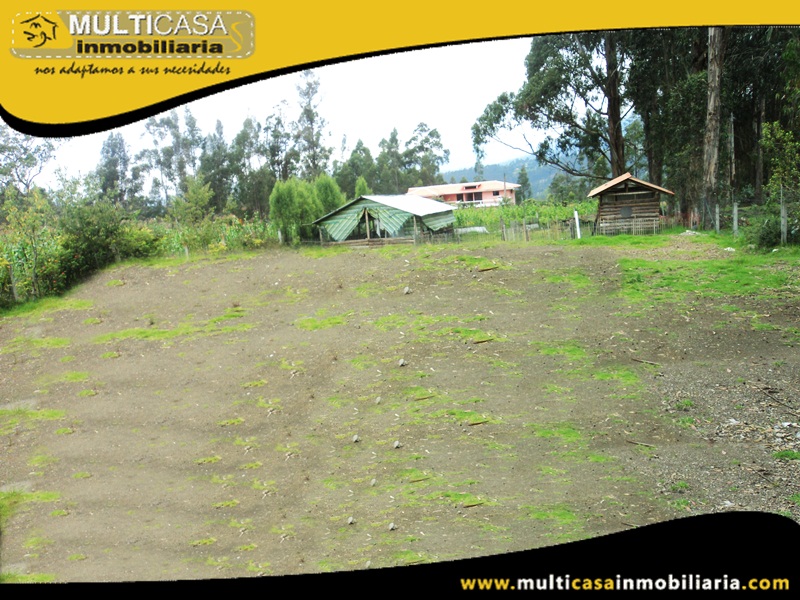 Casa por Terminar de Dos Departamentos con Tres Locales Comerciales  Sector Deleg  Solano - Ecuador