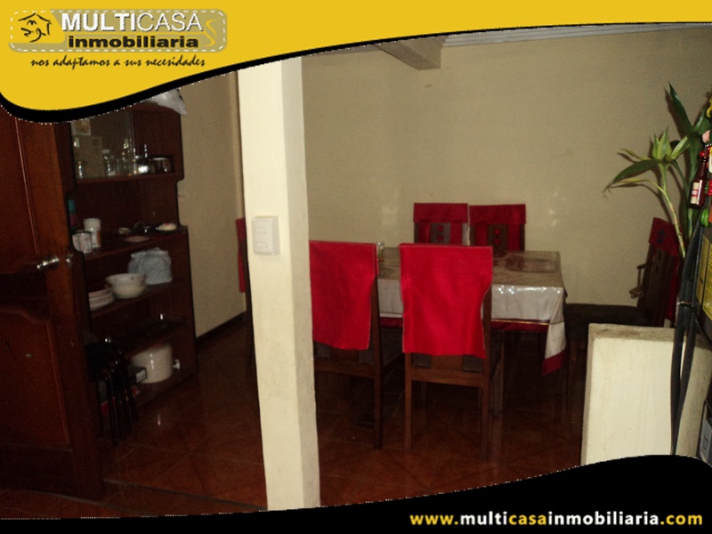 Casa de Tres Pisos más Tres Departamentos en Venta a Crédito Sector Gapal Cuenca-Ecuador
