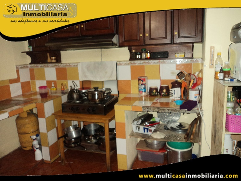 Casa de Tres Pisos más Tres Departamentos en Venta a Crédito Sector Gapal Cuenca-Ecuador
