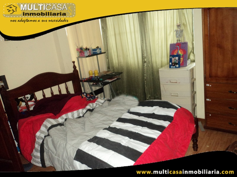 Casa de Tres Pisos más Tres Departamentos en Venta a Crédito Sector Gapal Cuenca-Ecuador