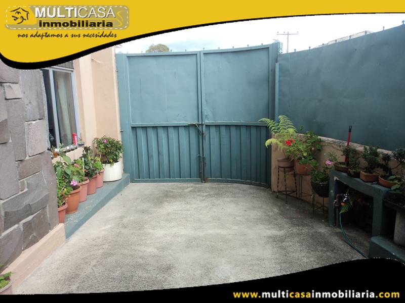 Venta de Casa Comercial a Crédito Sector Mercado 12 de Abril Cuenca-Ecuador