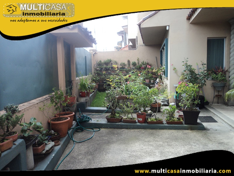 Venta de Casa Comercial a Crédito Sector Mercado 12 de Abril Cuenca-Ecuador