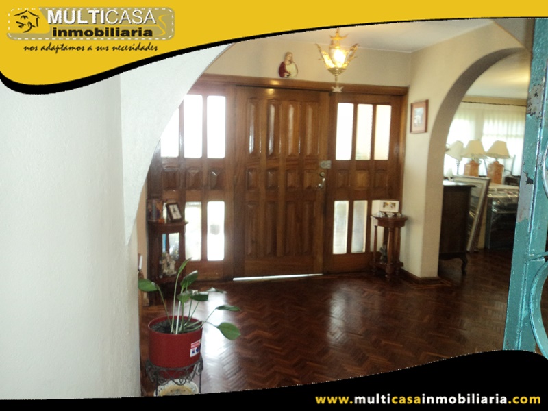 Venta de Casa Comercial a Crédito Sector Mercado 12 de Abril Cuenca-Ecuador