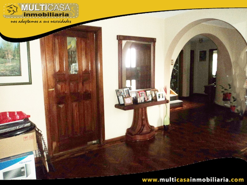 Venta de Casa Comercial a Crédito Sector Mercado 12 de Abril Cuenca-Ecuador