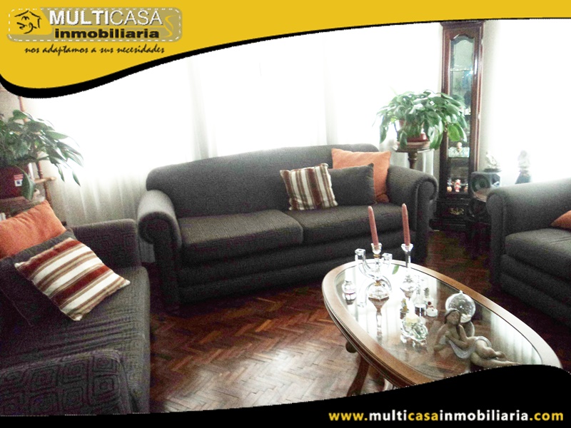 Venta de Casa Comercial a Crédito Sector Mercado 12 de Abril Cuenca-Ecuador