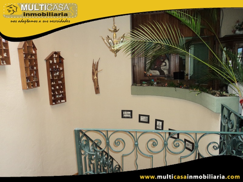 Venta de Casa Comercial a Crédito Sector Mercado 12 de Abril Cuenca-Ecuador