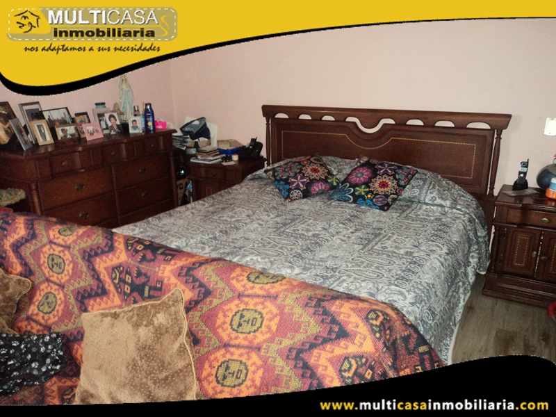 Venta de Casa Comercial a Crédito Sector Mercado 12 de Abril Cuenca-Ecuador