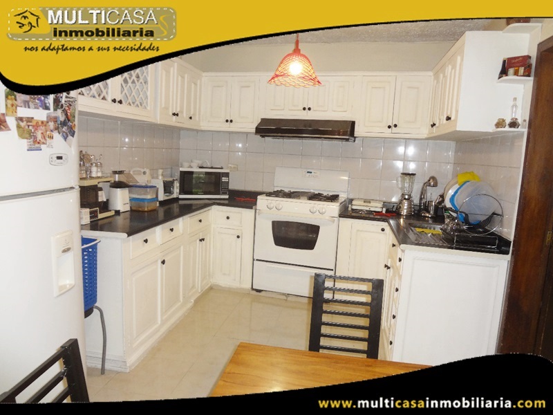 Casa Comercial en Venta a Crédito Sector Calle Arrayanes y Alamos Cuenca-Ecuador