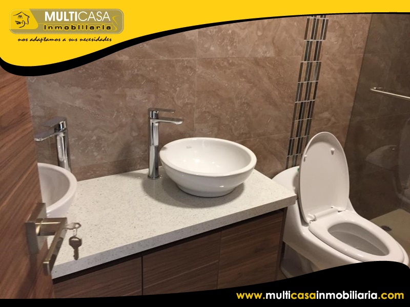Casa Comercial de Tres departamentos en Venta a Crédito Sector Remigio Crespo Cuenca-Ecuador