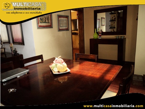 Terreno Comercial con Casa de dos departamentos en Venta a Crédito Sector Totoracocha Cuenca-Ecuador
