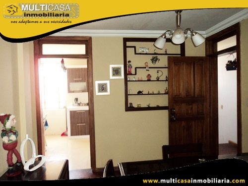 Terreno Comercial con Casa de dos departamentos en Venta a Crédito Sector Totoracocha Cuenca-Ecuador