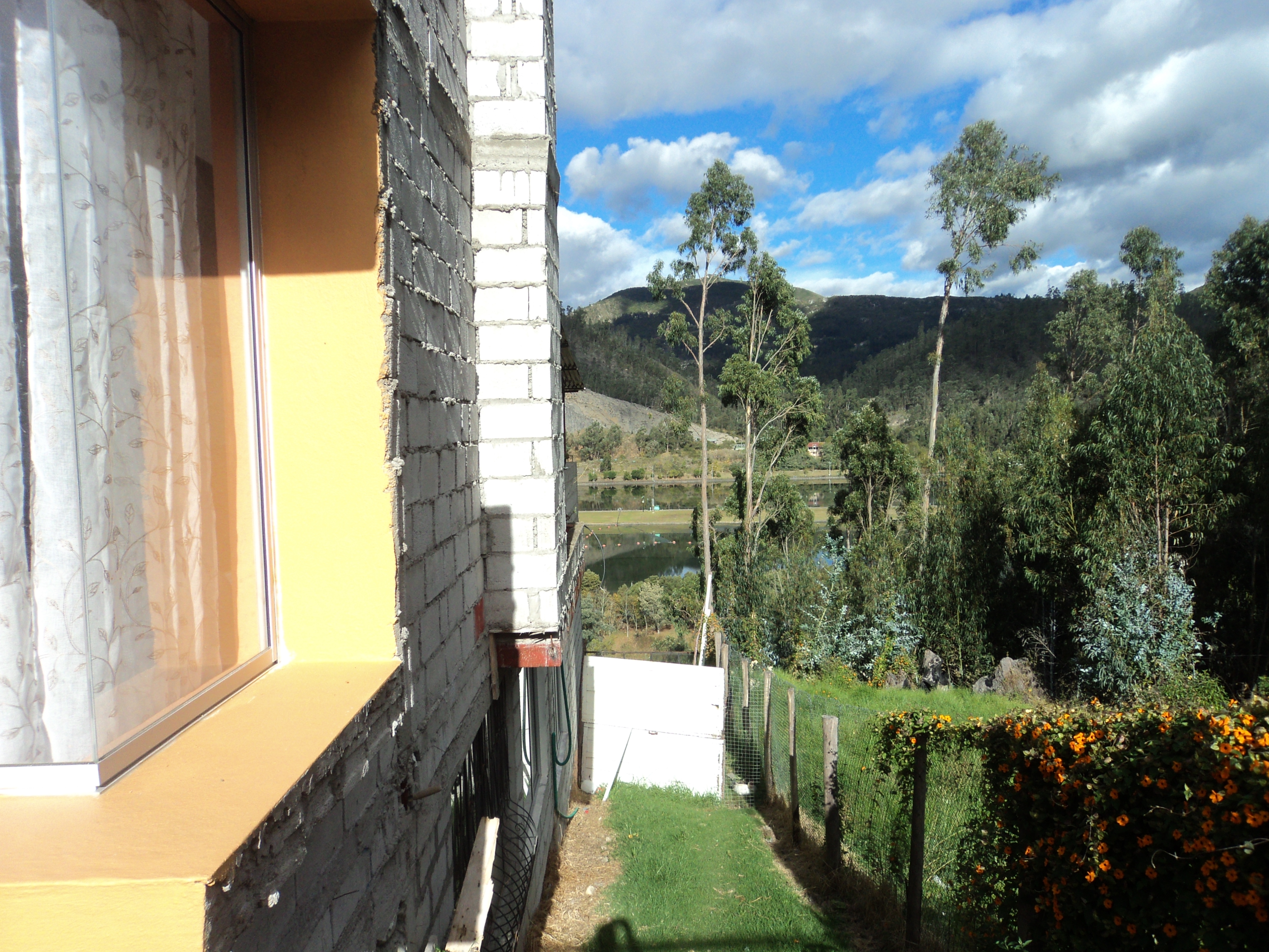 Casa en Venta a Crédito Por Terminar Sector Ricaurte Cuenca-Ecuador