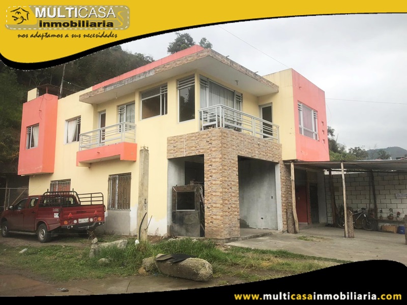 Casa de Dos locales Comerciales y Un departamento en Venta a Crédito Sector Pirincay Paute-Ecuador
