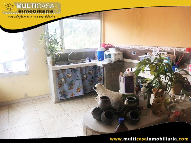 Casa de Dos locales Comerciales y Un departamento en Venta a Crédito Sector Pirincay Paute-Ecuador
