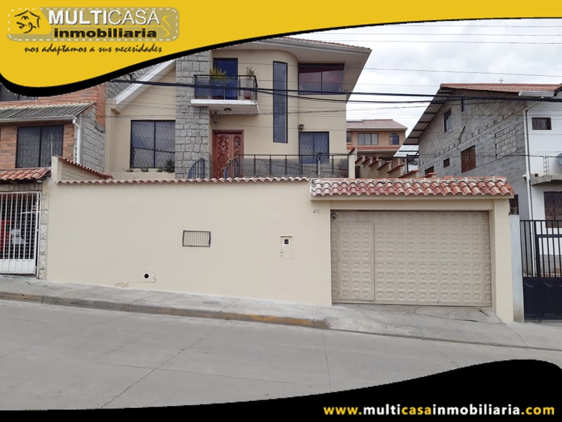 Casa Comercial de dos Departamentos y Amplio Espacio Verde a Crédito Sector Cdla Católica Cuenca -Ecuador
