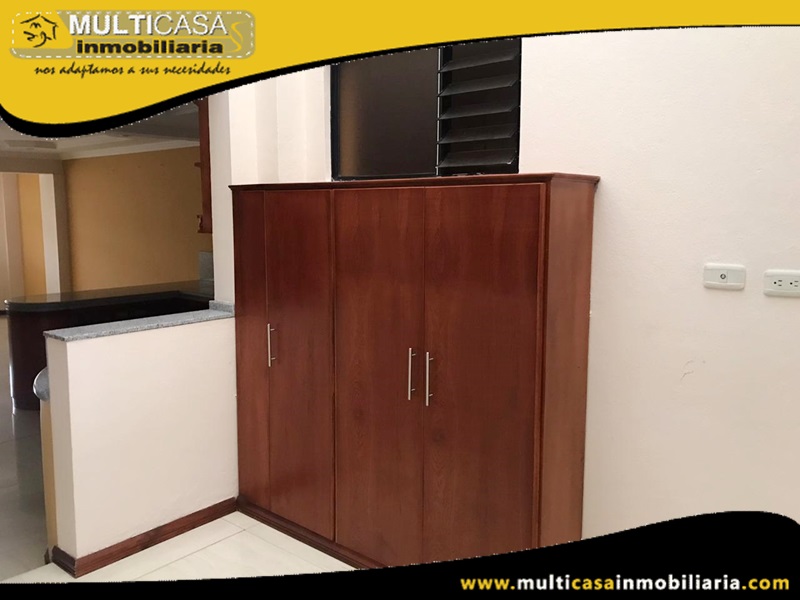 Casa de Cuatro departamentos en Venta a Crédito Sector Huayna-Capac Cuenca-Ecuador