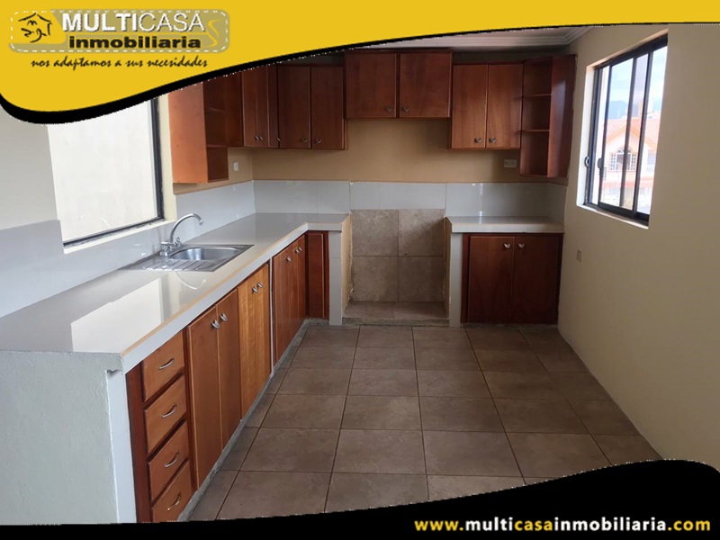 Casa de Cuatro departamentos en Venta a Crédito Sector Huayna-Capac Cuenca-Ecuador