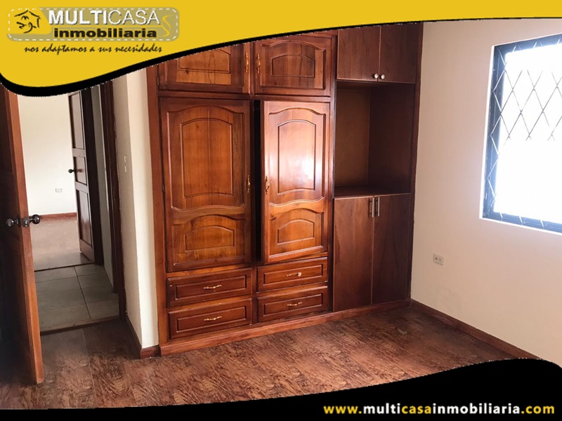 Casa de Cuatro departamentos en Venta a Crédito Sector Huayna-Capac Cuenca-Ecuador