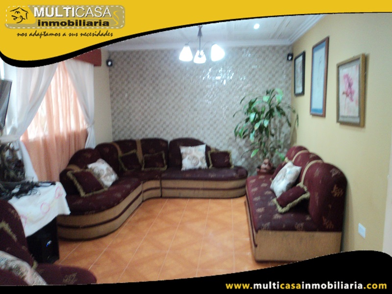 Casa Comercial con Dos Mini Departamentos y Amplio Espacio Verde en Venta a Crédito Sector Uncovia Cuenca-Ecuador