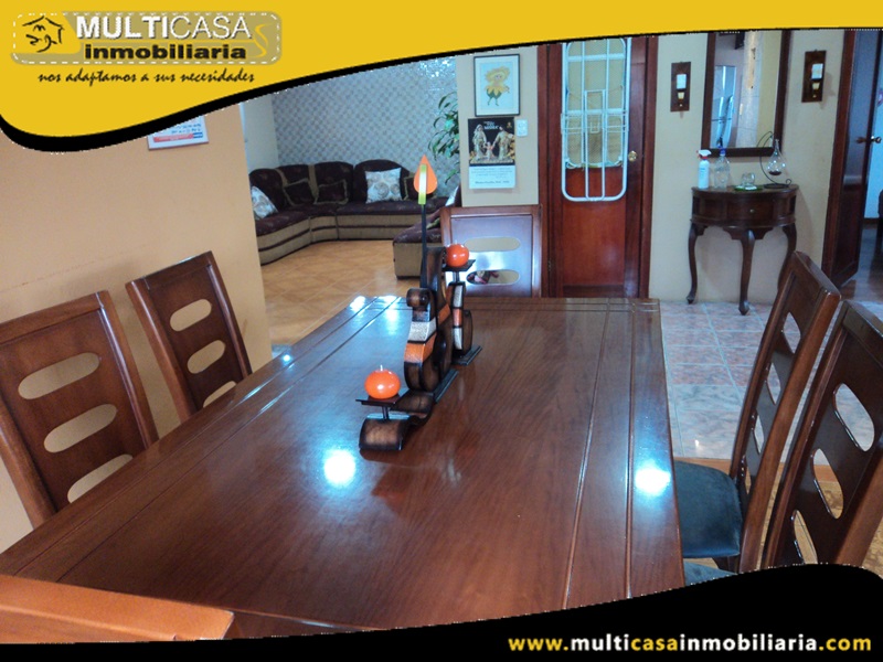Casa Comercial con Dos Mini Departamentos y Amplio Espacio Verde en Venta a Crédito Sector Uncovia Cuenca-Ecuador