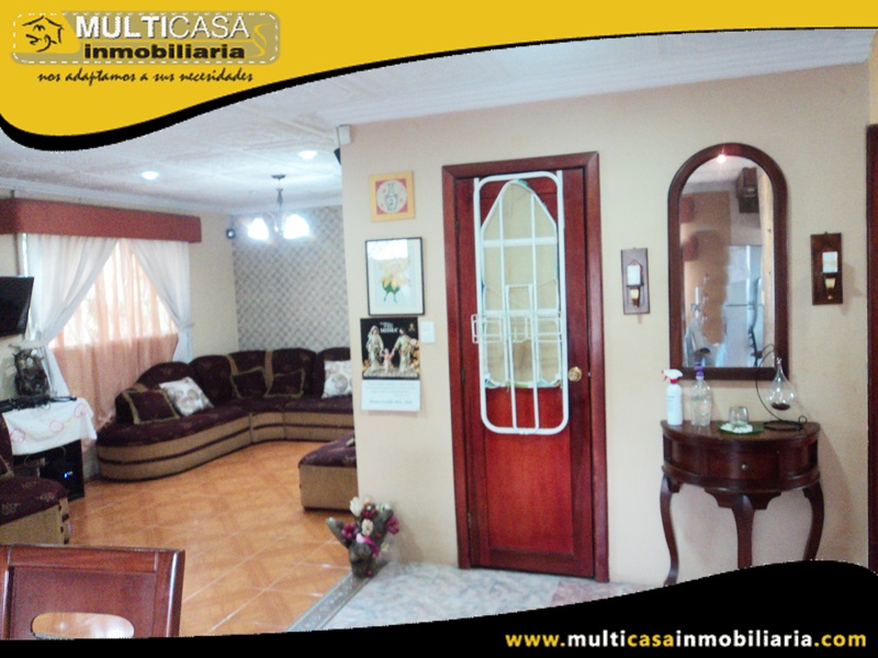 Casa Comercial con Dos Mini Departamentos y Amplio Espacio Verde en Venta a Crédito Sector Uncovia Cuenca-Ecuador