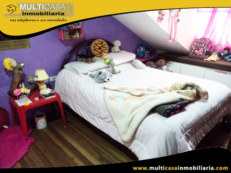 Casa Comercial con Dos Mini Departamentos y Amplio Espacio Verde en Venta a Crédito Sector Uncovia Cuenca-Ecuador