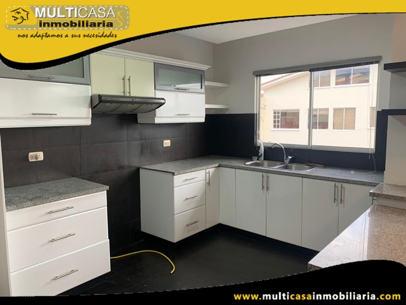 Departamento Duplex en Urbanización Privada en Venta a Crédito Sector Av. los Cerezos Cuenca-Ecuador