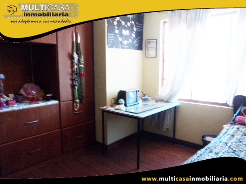 Casa con Local Comercial y Un departamento en Venta a Crédito Sector Quinta Chica Baja Cuenca Ecuador