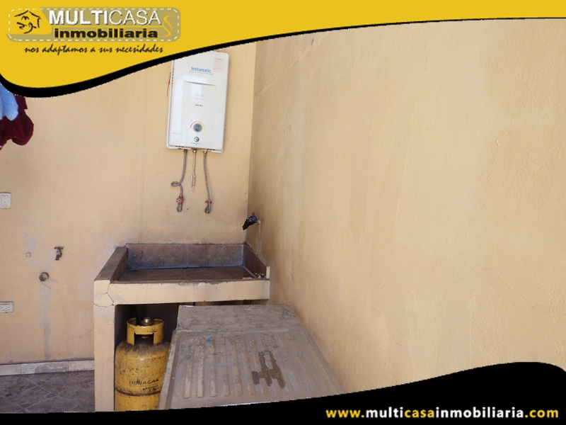 Casa con Local Comercial y Un departamento en Venta a Crédito Sector Quinta Chica Baja Cuenca Ecuador