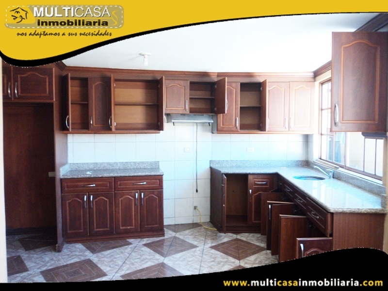 Casa con Local Comercial y Un departamento en Venta a Crédito Sector Quinta Chica Baja Cuenca Ecuador