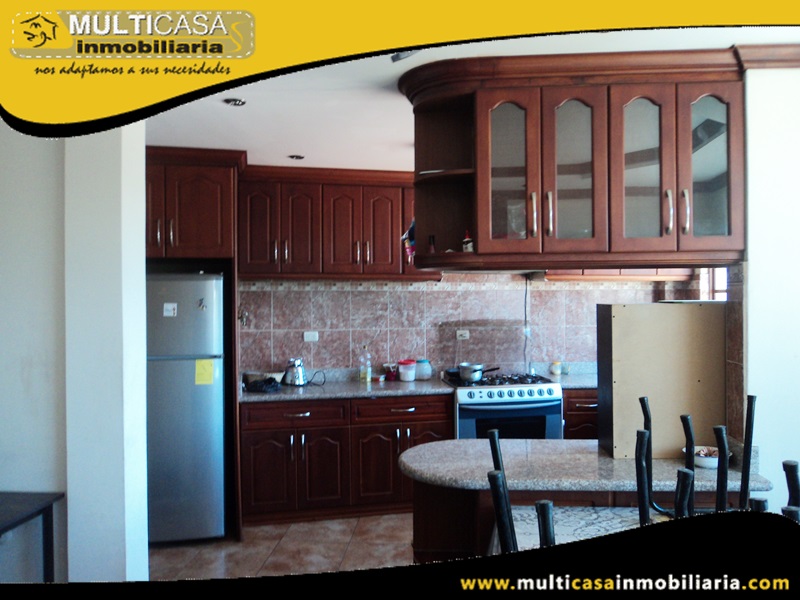 Casa con Local Comercial y Un departamento en Venta a Crédito Sector Quinta Chica Baja Cuenca Ecuador