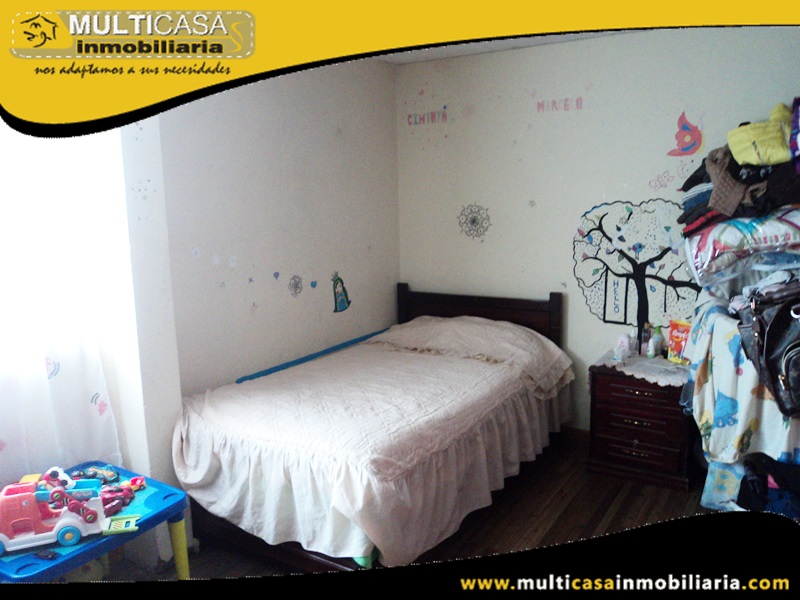 Casa en Venta  Sector Av. Loja Sin Garaje y Con Entrada Peatonal Cuenca-Ecuador