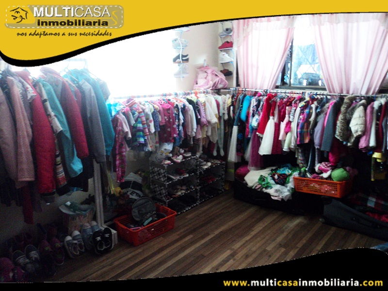 Casa en Venta  Sector Av. Loja Sin Garaje y Con Entrada Peatonal Cuenca-Ecuador