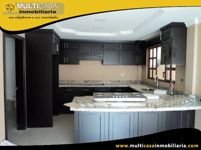 Casa Comercial en Venta a Crédito Sector La Dolorosa Cuenca-Ecuador