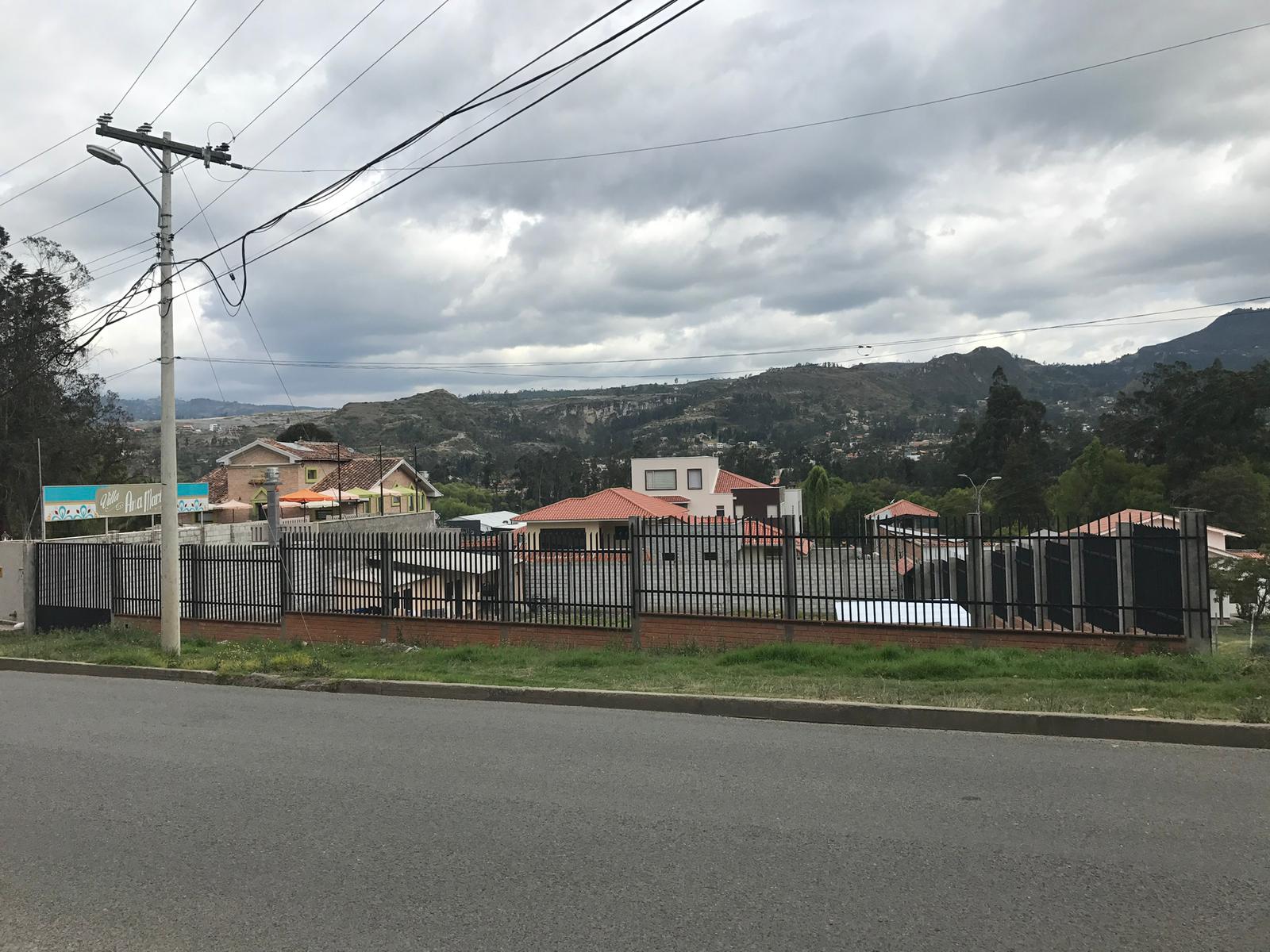 Vendo de oportunidad Terreno esquinero sector Chaollambamba