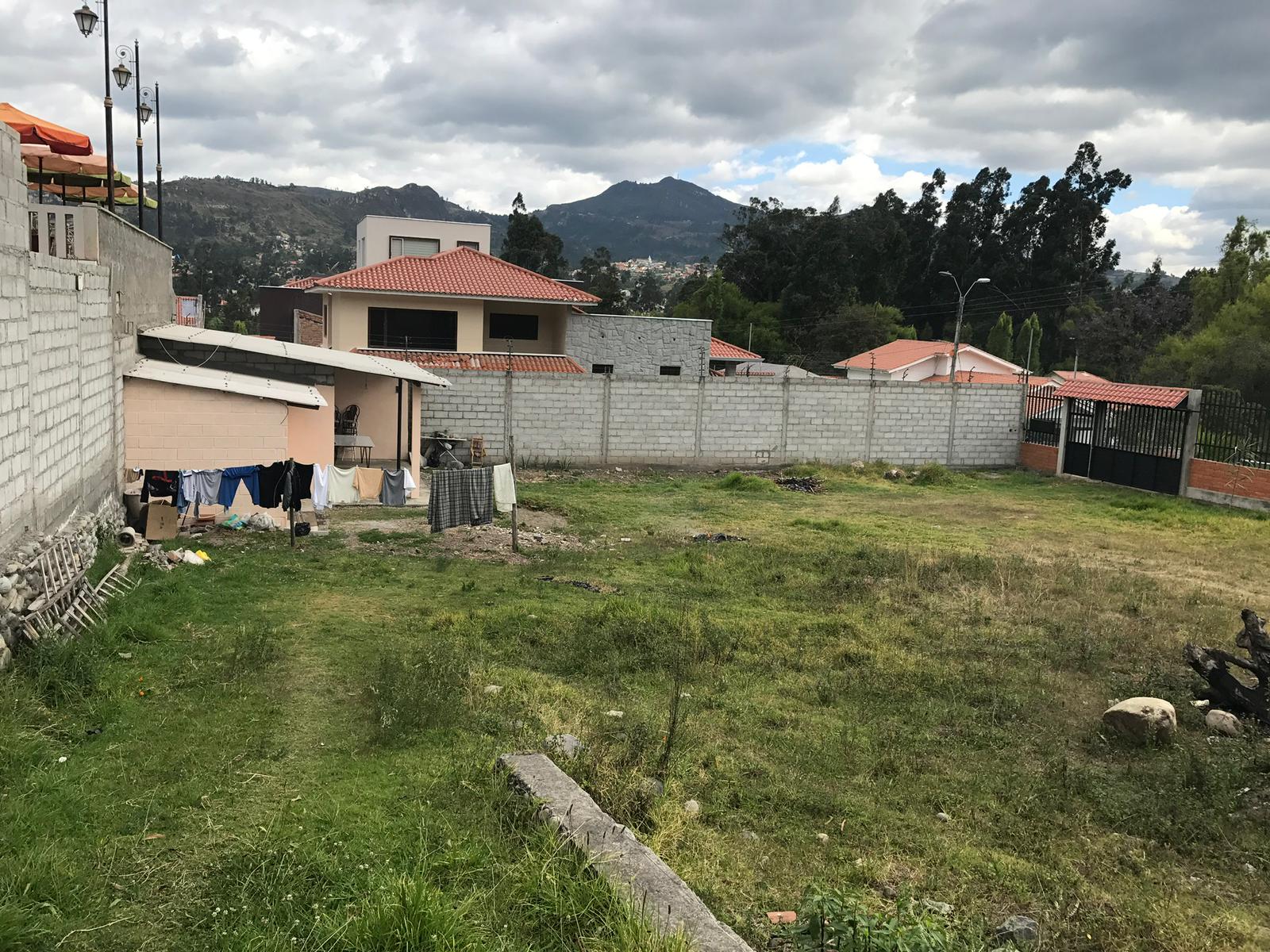 Vendo de oportunidad Terreno esquinero sector Chaollambamba