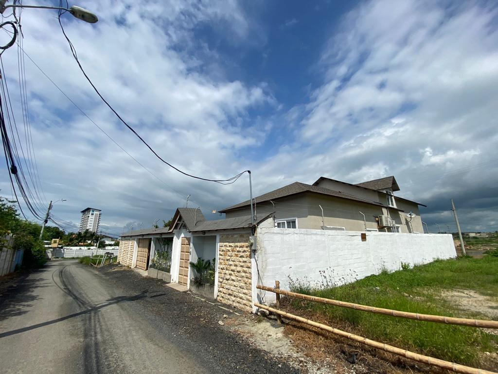 Vendo de Oportunidad Casa en Punta Blanca Santa Elenax
